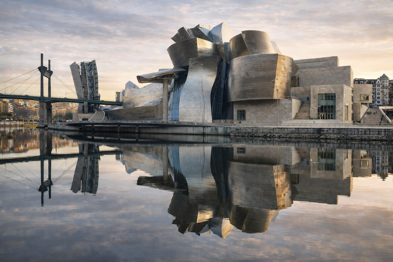 Guggenheim Bilbao ao amanhecer