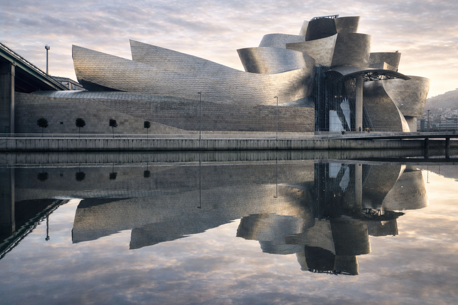 Museu Guggenheim Bilbao ao amanhecer