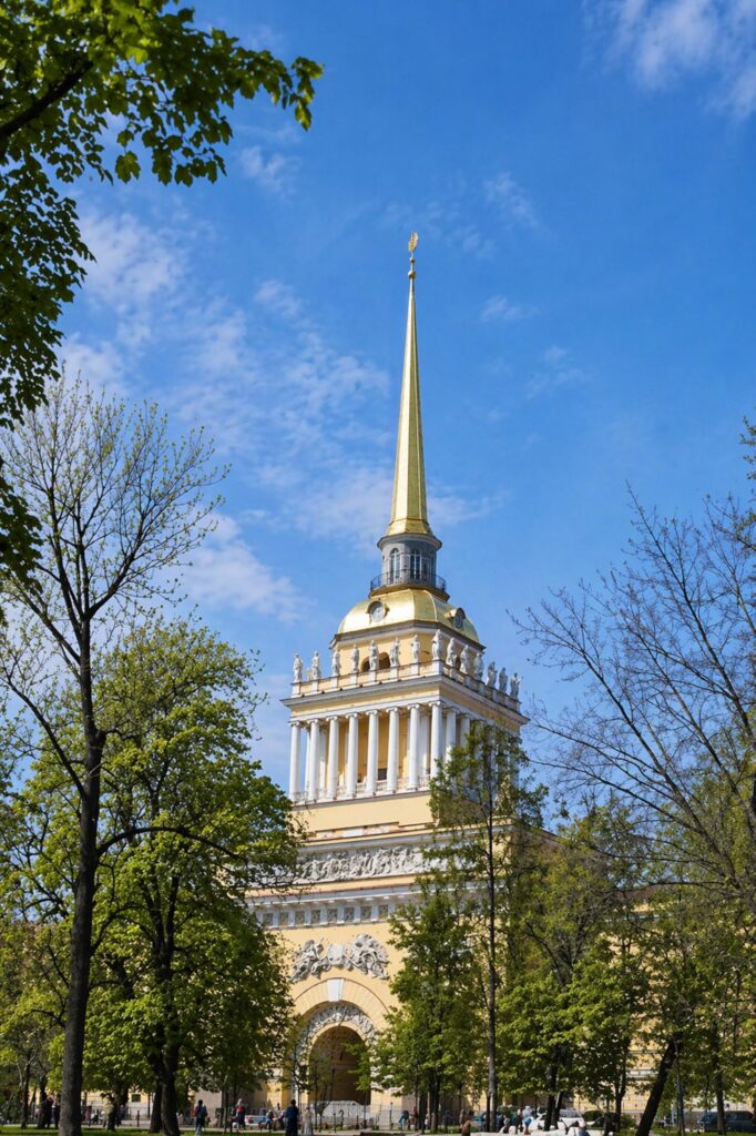 Edifício monumental com espire dourado
