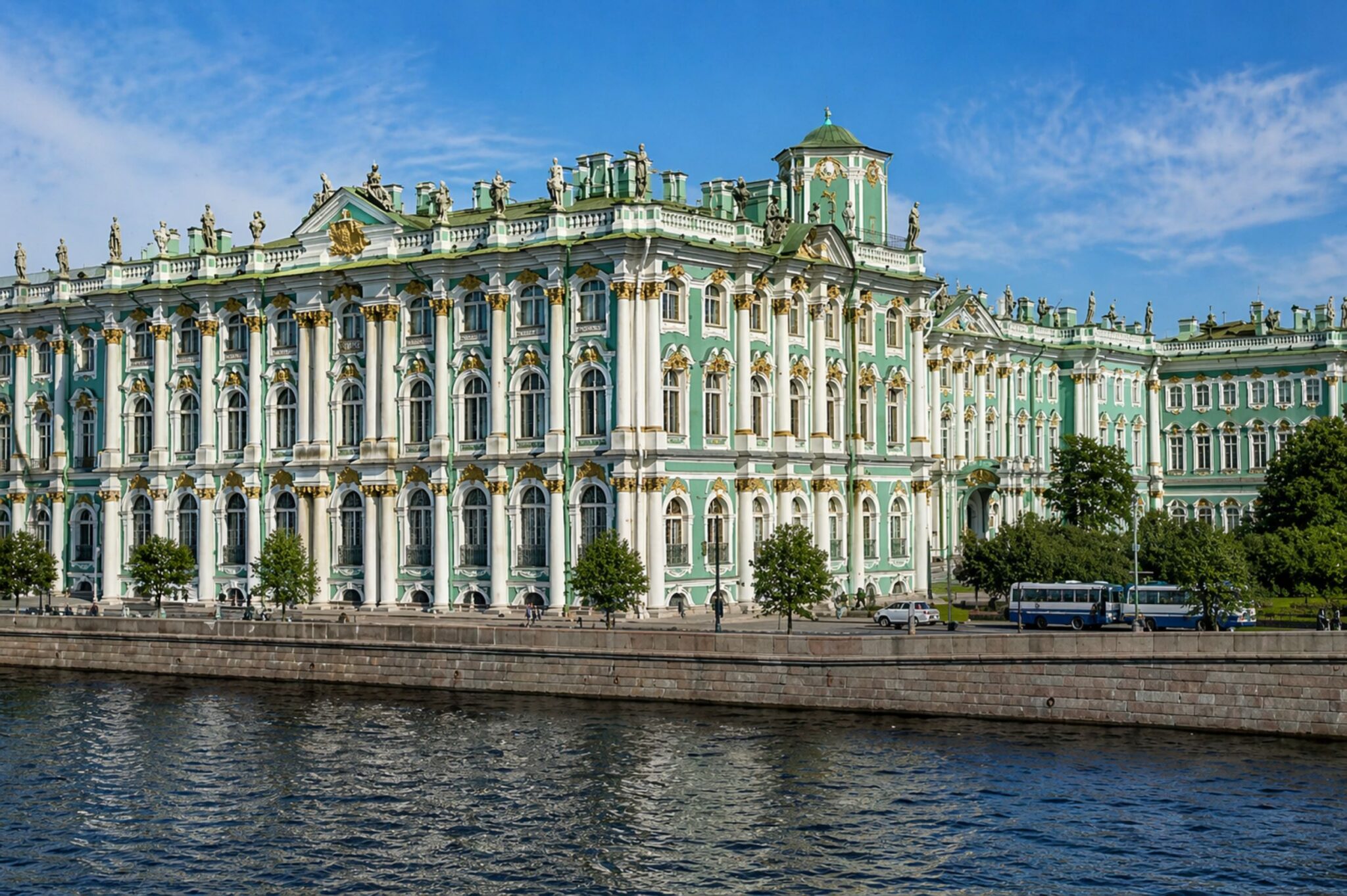 Palácio barroco à beira do rio