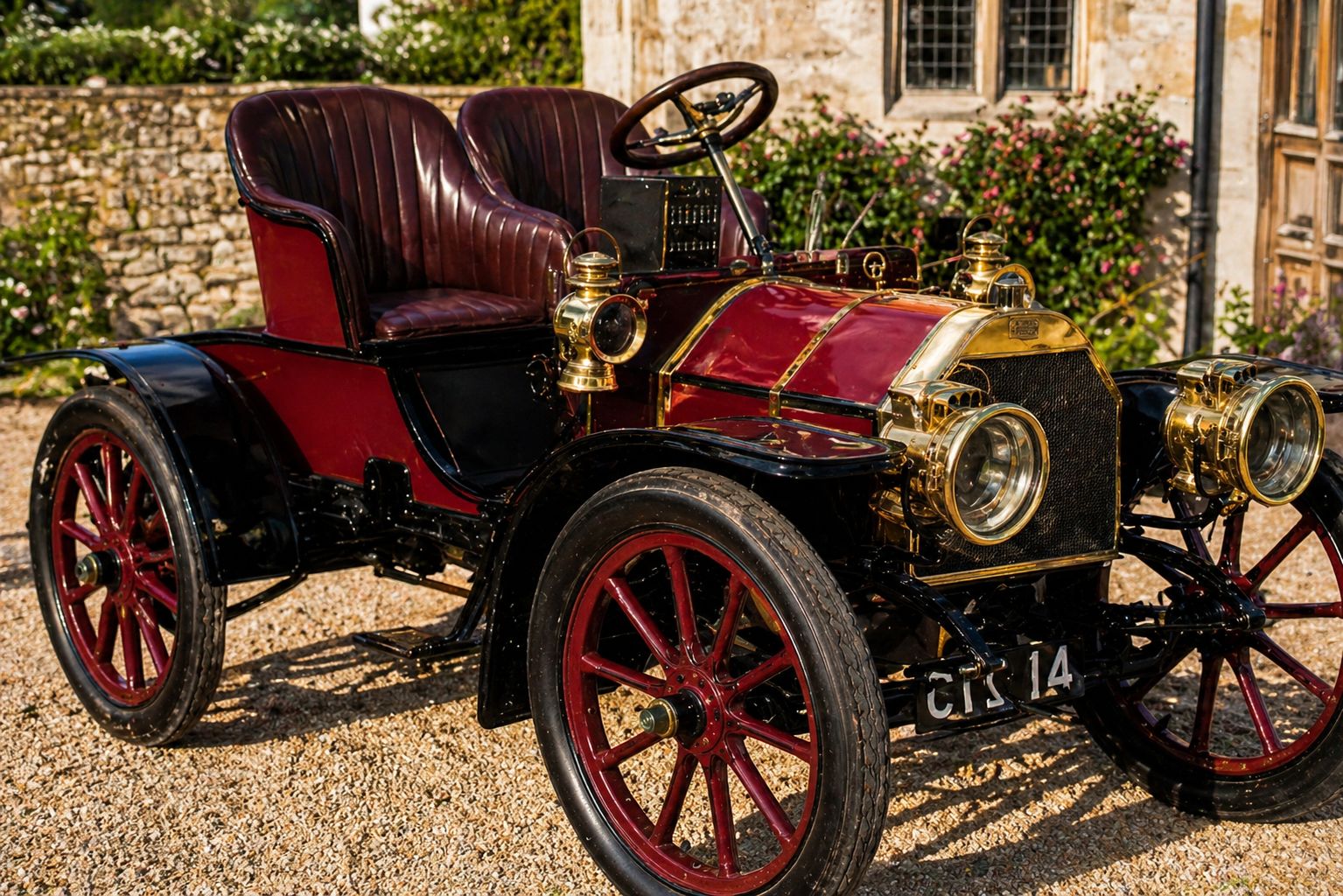 Carro clássico numa varanda ensolarada