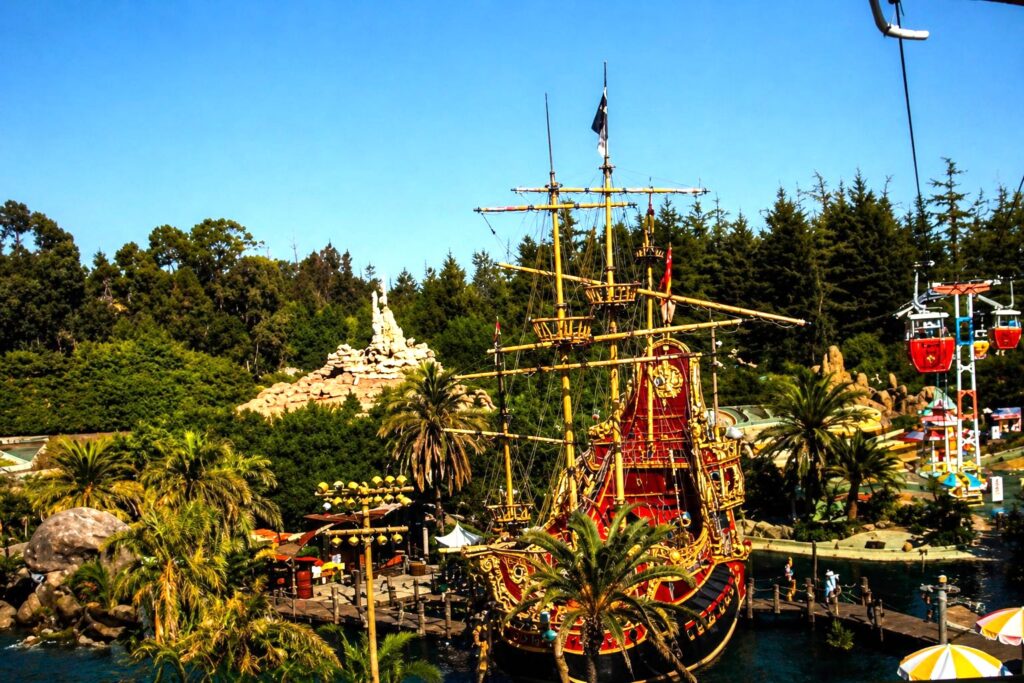 Navio pirata em parque temático tropical