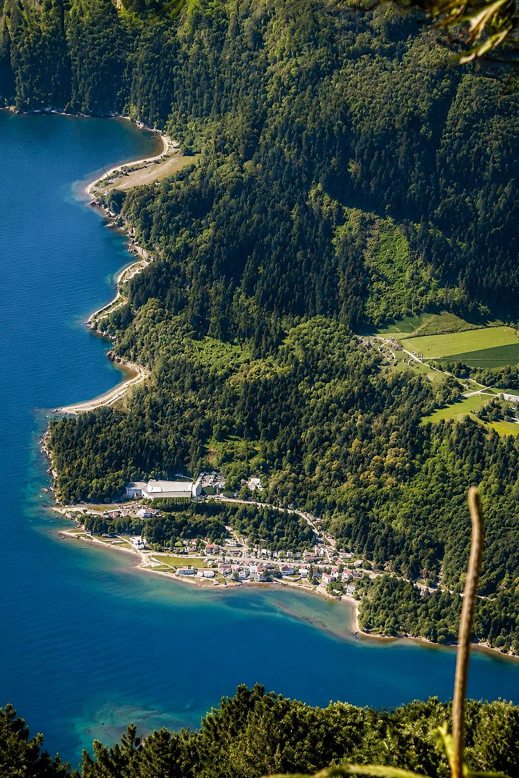 Costa serena e paisagem costeira