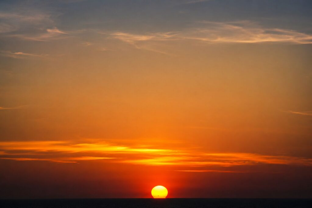 Pôr do sol sobre o oceano