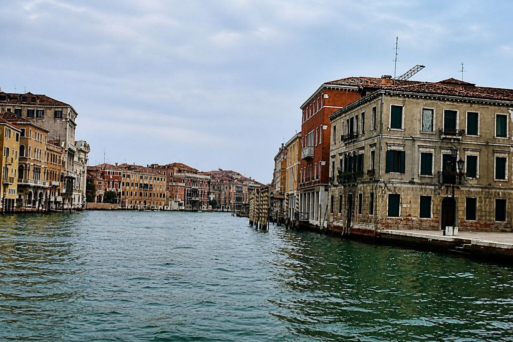 Paisagem do canal em Veneza
