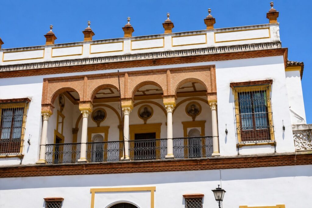 Fachada histórica em estilo mediterrânico