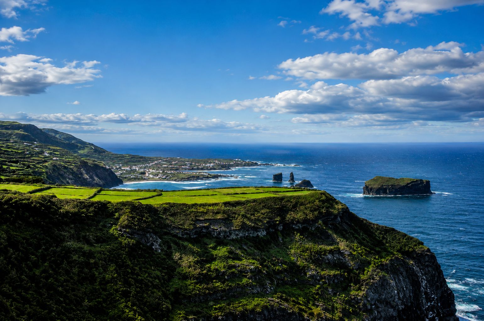 Paisagem Costeira Atlântica Panorâmica