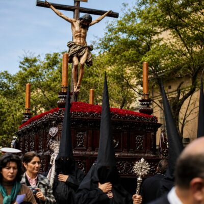 Procissão religiosa com passo ornamentado
