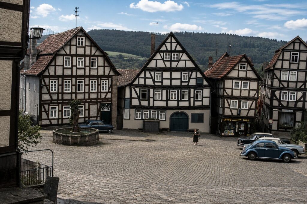 Praça Histórica entre Casas de Enxaimel
