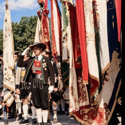 Desfile de Estandartes Tradicionais